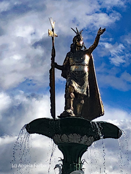 inca king statue in plaza de armas
