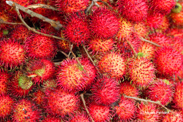 mangosteen at market