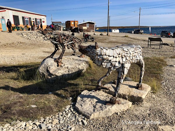 metal wolf sculptures