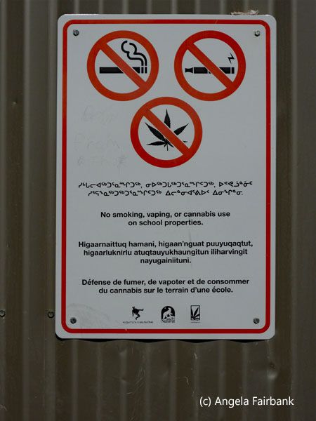 trilingual no smoking sign