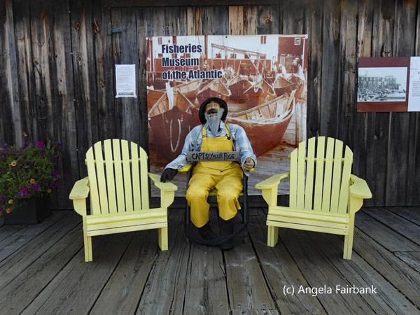 statue of sitting fisherman