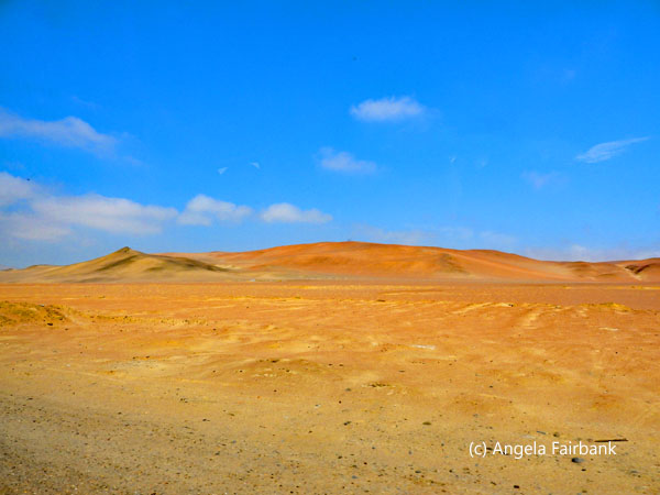 colourful sands on way to paracas 1